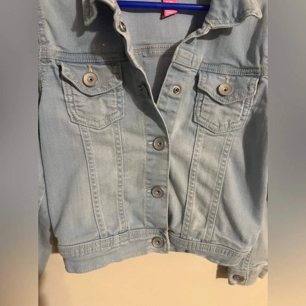 Children’s Place Stretchy Light Wash Girls Size Sm 5/6 Distressed Denim Jacket